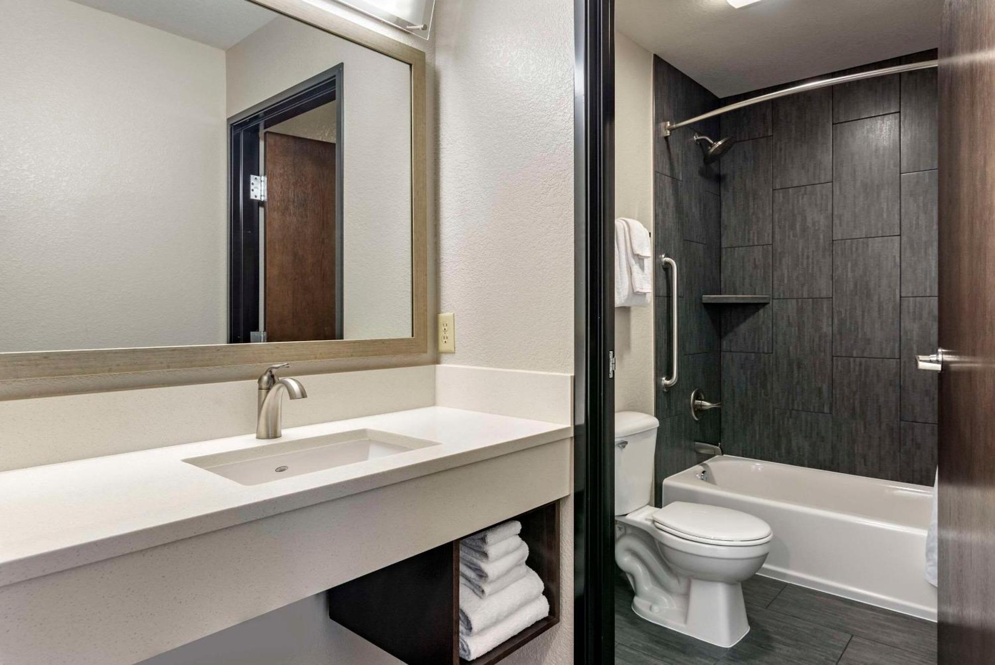 Comfort Inn & Suites Tualatin - Lake Oswego South Exteriér fotografie