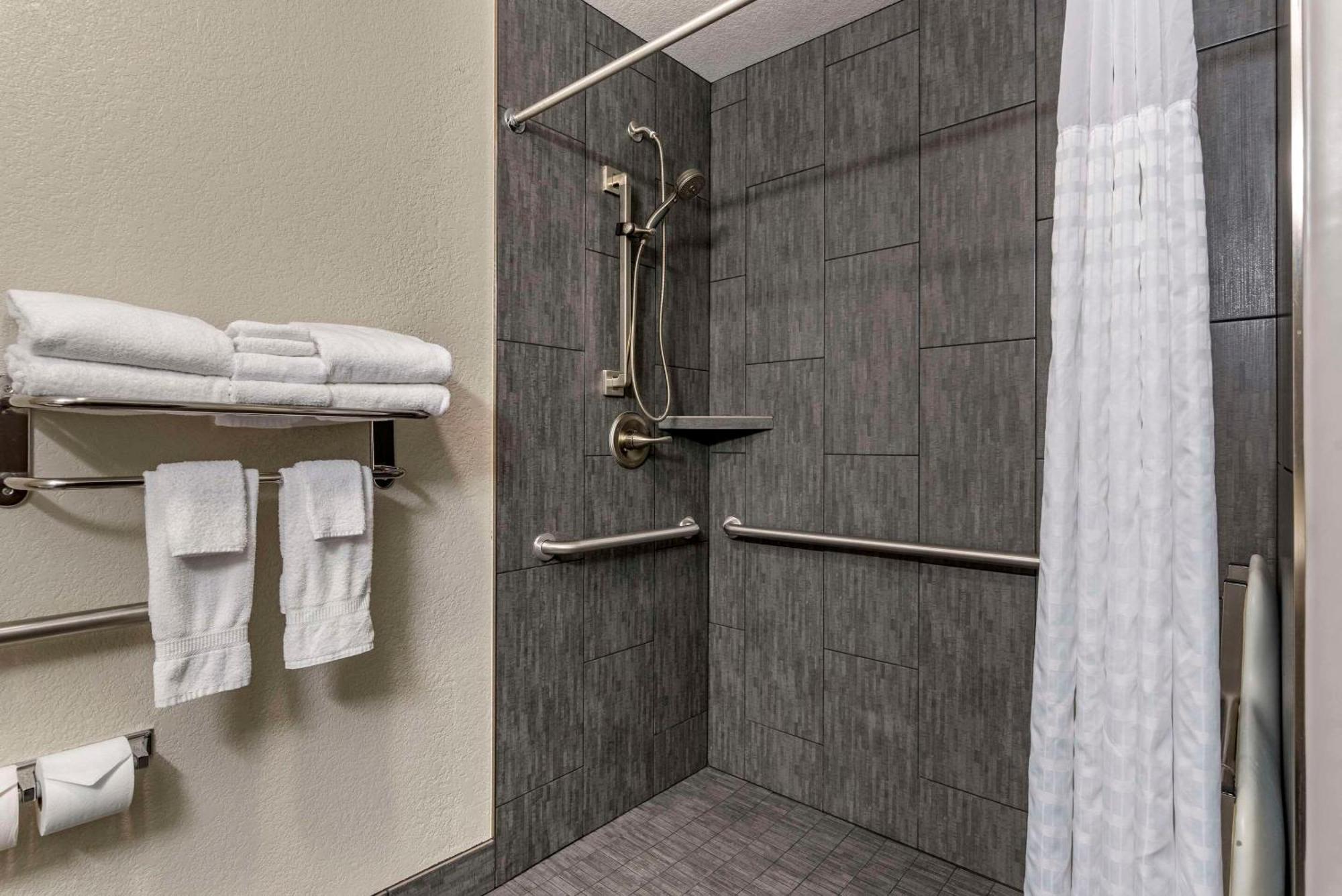 Comfort Inn & Suites Tualatin - Lake Oswego South Exteriér fotografie